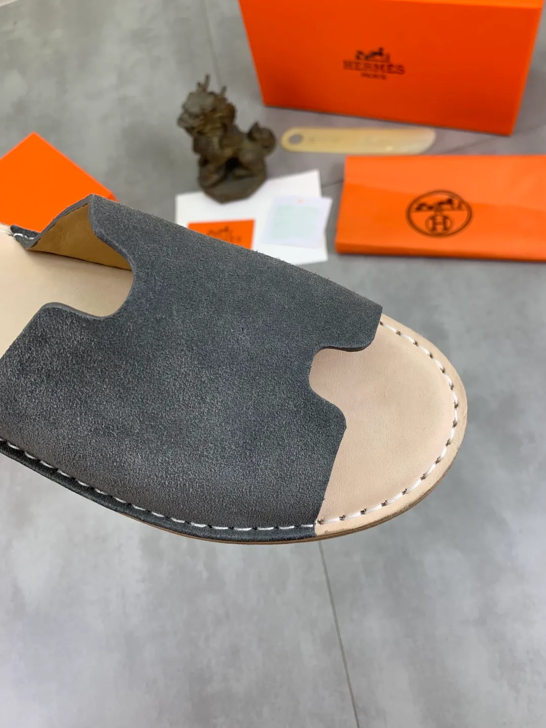 Men's men's shoes 💰P360 new model (genuine leather outsole series) new colors are coming simultaneously on the official website [HERMES] Hermès series: original development, original anatomy display, exclusive outsole [Material] Sole: original genuine leather sole with cow essence film 🌸. Fabric Original calfskin Lining: Imported cowhide, delicate and soft Code number: 38-44